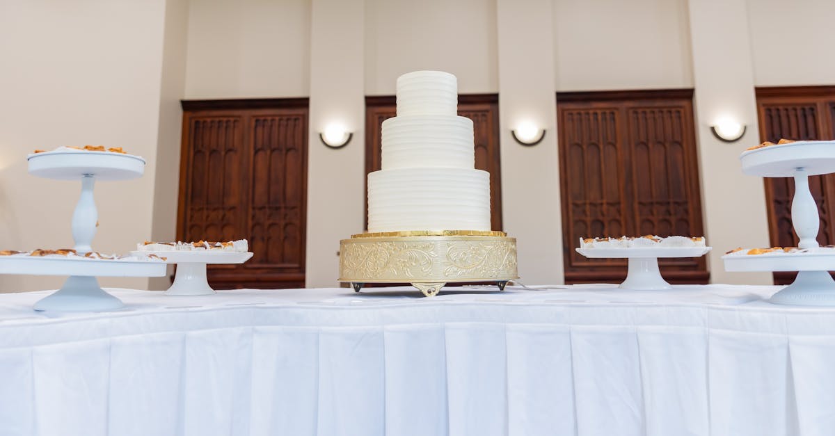 Elegant Dessert Pairing Ideas with Wedding Beverages